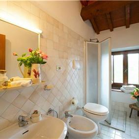 A selection of 2-3 bedroom apartments with shared pool near Florence, Sleeps 4-6